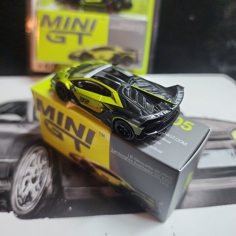 Mini GT 1.64 LBWK Lamborghini