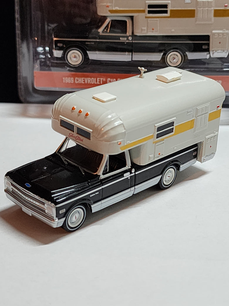 Greenlight 1.64 Chevrolet C10 Cheyenne With Silver Streak Camper